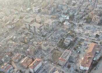 Depremlerin vurduğu Hatay'da temiz su ihtiyacı had safhada