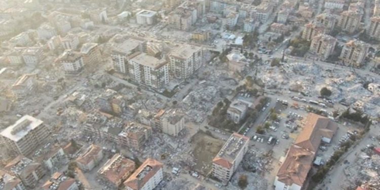 Depremlerin vurduğu Hatay'da temiz su ihtiyacı had safhada