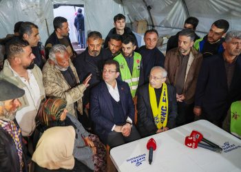 Depremzede Kılıçdaroğlu’na yakındı: Partiliysen çadırın da var, yiyeceğin de geliyor