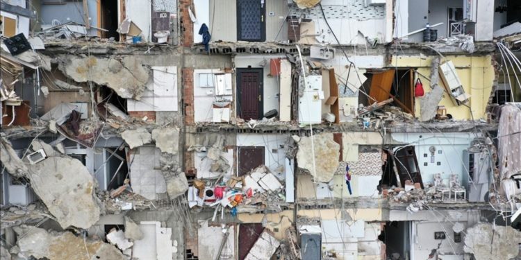 Depremzede sanatçılara İKSV desteği