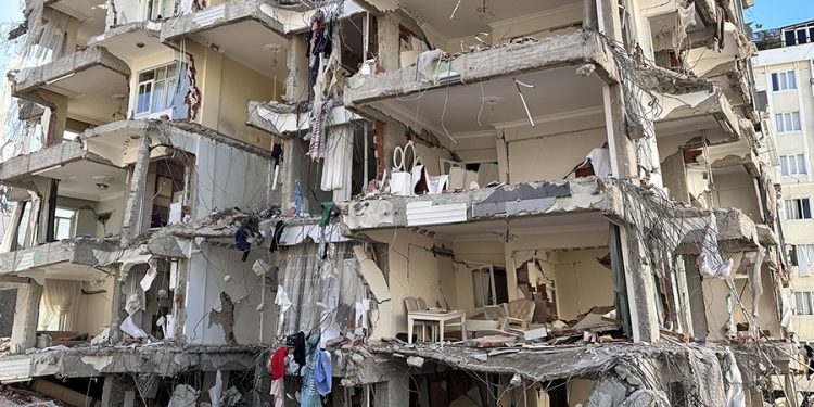 Depremzedelerin elektrik ve doğalgaz borçları silindi