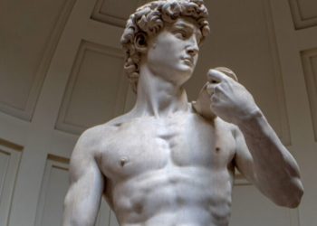 Derste Michelangelo'nun Davut heykelini gösteren okul müdürü işinden oldu