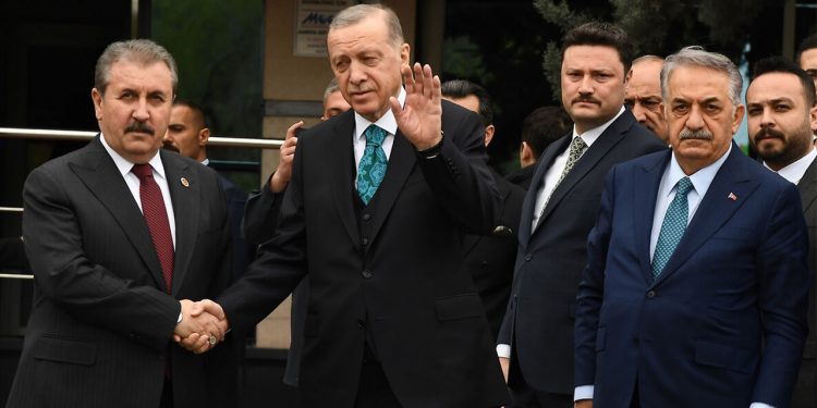 Destici: 4 siyasi parti de ayrı listelerini hazırlıyorlar