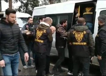 Diyarbakır'da hırsızlık şebekesine baskın: 12 kişi tutuklandı, bahçede gömülü altın bulundu