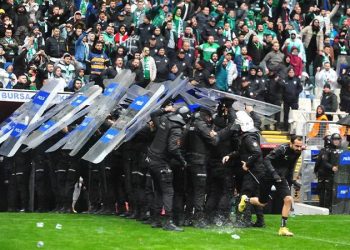 Diyarbakır'da oynanan maçta yaşanılan olayların bir karşılığı olarak görebiliriz