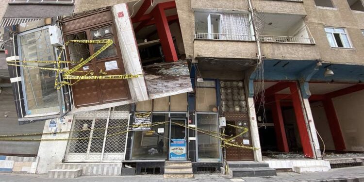 Diyarbakır’ın 400 bin nüfuslu ilçesi için uyarı: Küçük bir artçıda yıkılma durumu söz konusu