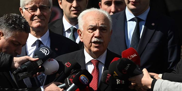 Vatan Partisi Genel Başkanı Doğu Perinçek, cumhurbaşkanı adaylığı için Yüksek Seçim Kurulu’na (YSK) başvurdu.
