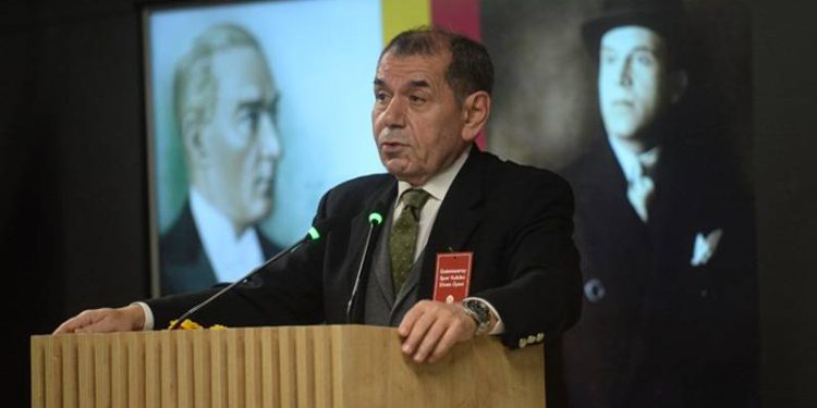 Galatasaray Başkanı Dursun Özbek, "Küçük ayak oyunlarına, içinde kabadayılık geçen numaralara gelmem. Başarılı gidişat bazılarının tadını kaçırmış durumda" dedi.