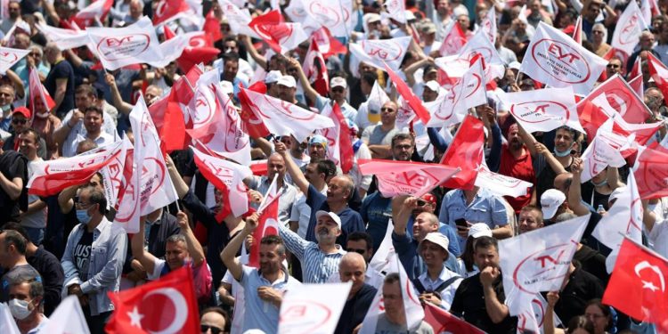 EYT'deki ayrımcılığa isyan: 'İşverene tanıdığınız hakkı bize çok görmek hangi vicdana sığar?'