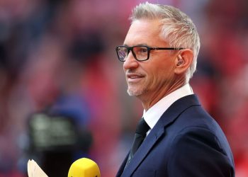 Efsane futbolcu Lineker hükümeti eleştirdi, görevinden alındı