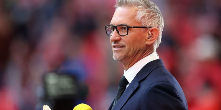 Efsane futbolcu Lineker hükümeti eleştirdi, görevinden alındı