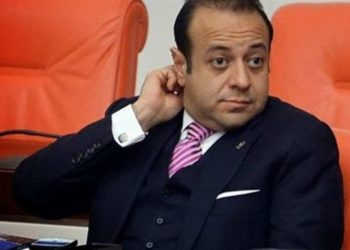 Egemen Bağış, Prag Büyükelçiliği'nin Twitter'ından engellettirdi: "Devlet kurumları sizin babanızın arpalığı değil"