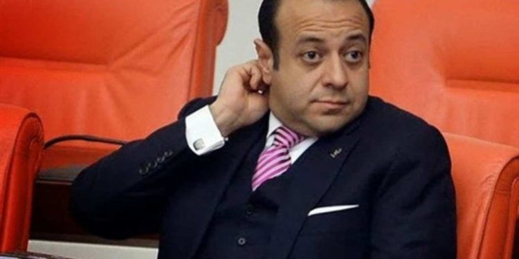 Egemen Bağış, Prag Büyükelçiliği'nin Twitter'ından engellettirdi: "Devlet kurumları sizin babanızın arpalığı değil"
