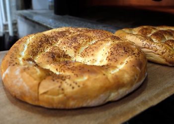 Ekrem İmamoğlu duyurdu: İstanbul'da Halk Ekmek büfelerinde Ramazan pidesinin fiyatı belli oldu