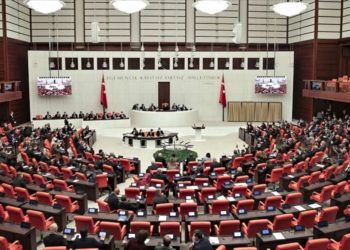 En düşük emekli maaşı ve geçici işçi düzenlemesi komisyondan geçti