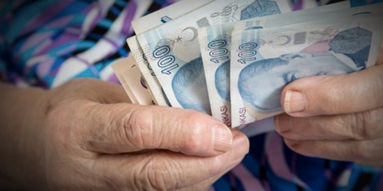 En düşük emekli maaşının 7 bin 500 TL’ye yükseltilmesi teklifi komisyonda kabul edildi