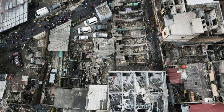 Endonezya'da akaryakıt deposunda yangın: 16 kişi öldü