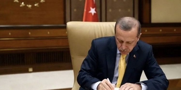 Erdoğan 12 üniversiteye rektör atadı