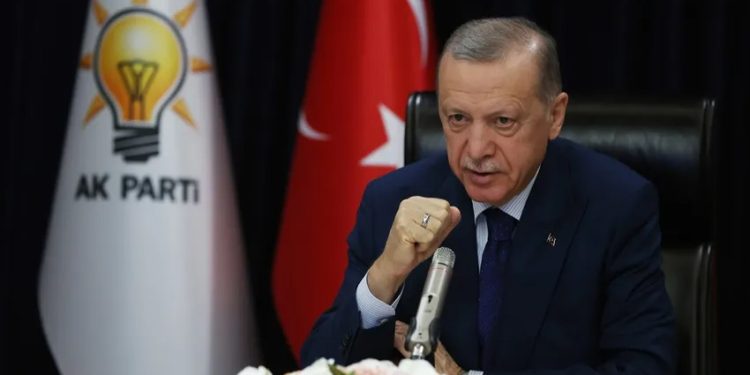 Cumhurbaşkanı Recep Tayyip Erdoğan, seçime ilişkin yaptığı açıklamada, “Aramıza yeni katılacak dostlarımızla destan yazacağız.” dedi.