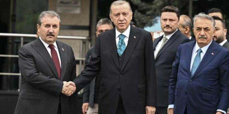 Erdoğan, Büyük Birlik Partisi'ni ziyaret etti