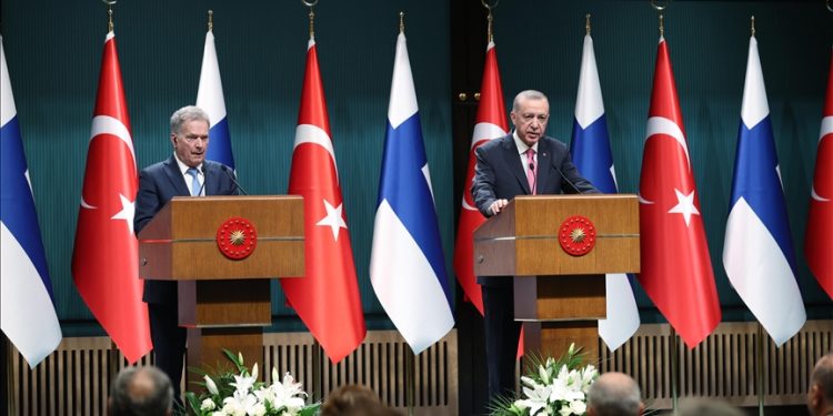 Cumhurbaşkanı Erdoğan, "Güvenlik kaygılarımızın giderilmesi hassasiyetine binaen Finlandiya'nın NATO'ya katılım protokolünün Meclisimizdeki onay sürecini başlatmaya karar verdik." dedi.