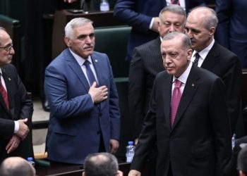 Cumhurbaşkanı Tayyip Erdoğan, nisanda elektrikte tüm abone gruplarında yüzde 15 indirime gidileceğini duyurdu. Sanayide kullanılan doğalgazda da yüzde 20 indirime gidilecek.