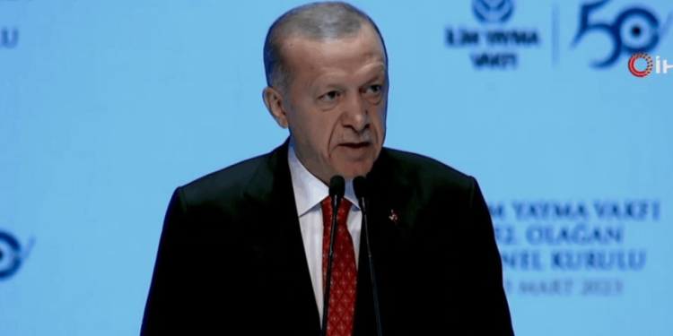 Erdoğan yine muhalefeti hedef aldı: "Milletin ruh kökünden beslenmeyen asalakları kendi hırslarıyla baş başa bırakıyoruz"