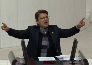 Cumhurbaşkanı ve AKP Genel Başkanı Recep Tayyip Erdoğan'ın isim vermeden hedef aldığı CHP Hatay Milletvekili Suzan Şahin, "Deprem bölgelerinde yaşayanlar biliyor neyin ne olduğunu. Cumhurbaşkanı'nın sözlerini halkımın vicdanına bırakıyorum. İncinen incinsin! Bunlarla uğraşacak zamanım yok. Kim doğru kim yanlış takdir halkımızındır" dedi.