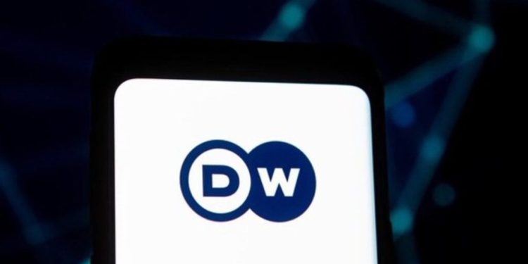 Erişimi zaten 'engelli' olan DW Türkçe'ye 'ofis kapat' dayatması