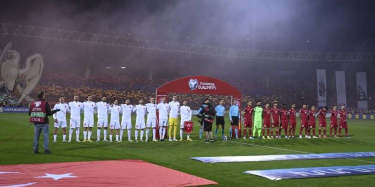 Ermenistan taraftarı, İstiklal Marşı'nı ıslıkladı