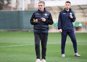 Ersun Yanal, Alanyaspor'da sistemi değiştiriyor
