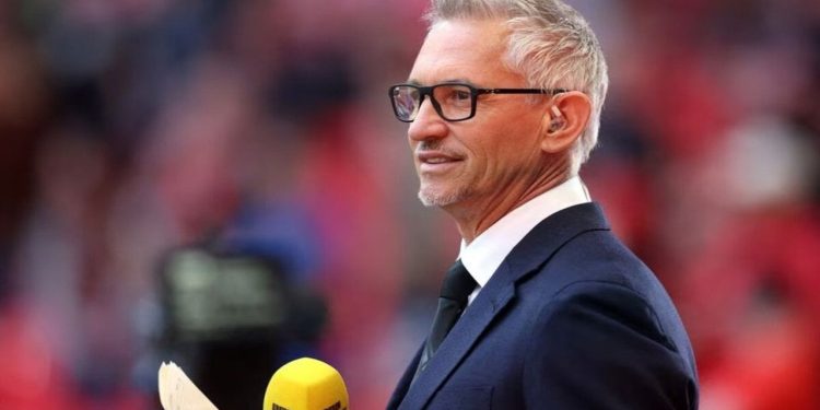 Eski milli futbolcu Garry Lineker BBC'deki görevine geri dönüyor