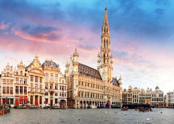 Euro Bölgesi'nde Tüketici Fiyat Endeksi (TÜFE), martta aylık yüzde 0,9 ve yıllık yüzde 6,9 artış gösterdi.