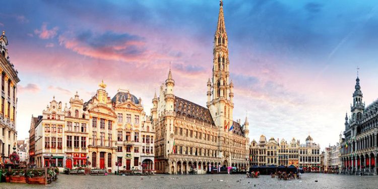 Euro Bölgesi'nde Tüketici Fiyat Endeksi (TÜFE), martta aylık yüzde 0,9 ve yıllık yüzde 6,9 artış gösterdi.