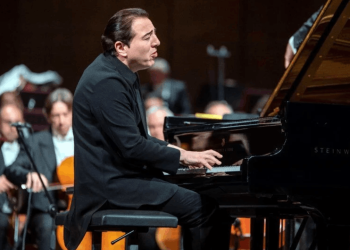 Fazıl Say Paris'te depremzedeler için sahne aldı: Gecede 2,3 milyon euro bağış toplandı