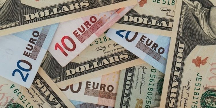 Fed kararı sonrası piyasalardan hareketli açılış: Euro rekor kırdı, dolar yükselişte