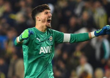 Fenerbahçe, Altay Bayındır ile sözleşme uzattı