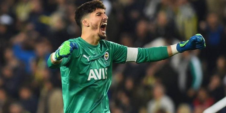 Fenerbahçe, Altay Bayındır ile sözleşme uzattı
