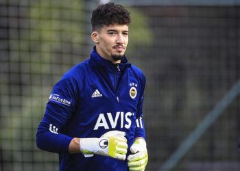 Fenerbahçe, Altay Bayındır’ın sözleşmesini 4 yıl uzattı