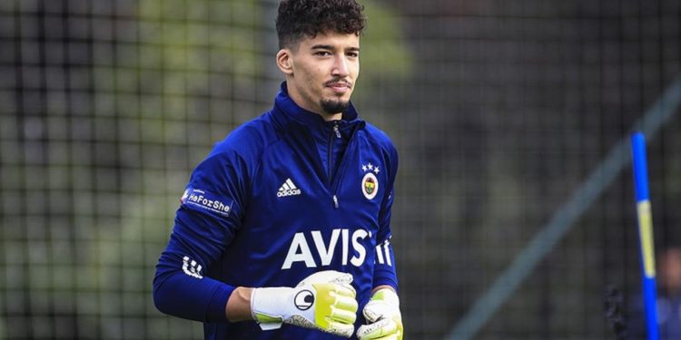 Fenerbahçe, Altay Bayındır’ın sözleşmesini 4 yıl uzattı