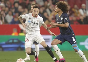 UEFA Avrupa Ligi son 16 turu ilk maçında Fenerbahçe, İspanya'nın Sevilla ekibine deplasmanda 2-0 yenildi.