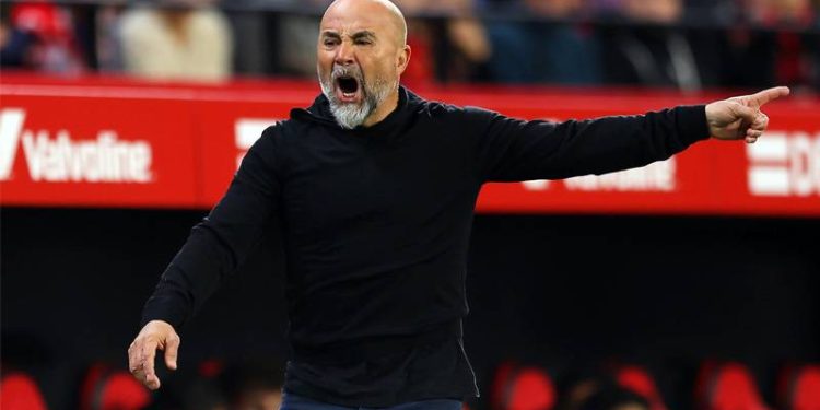 Fenerbahçe maçı öncesi Sevilla'da alarm!