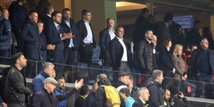 Fenerbahçe taraftarı istifa çağrısı yaptı, Jorge Jesus, Ali Koç'a destek verdi