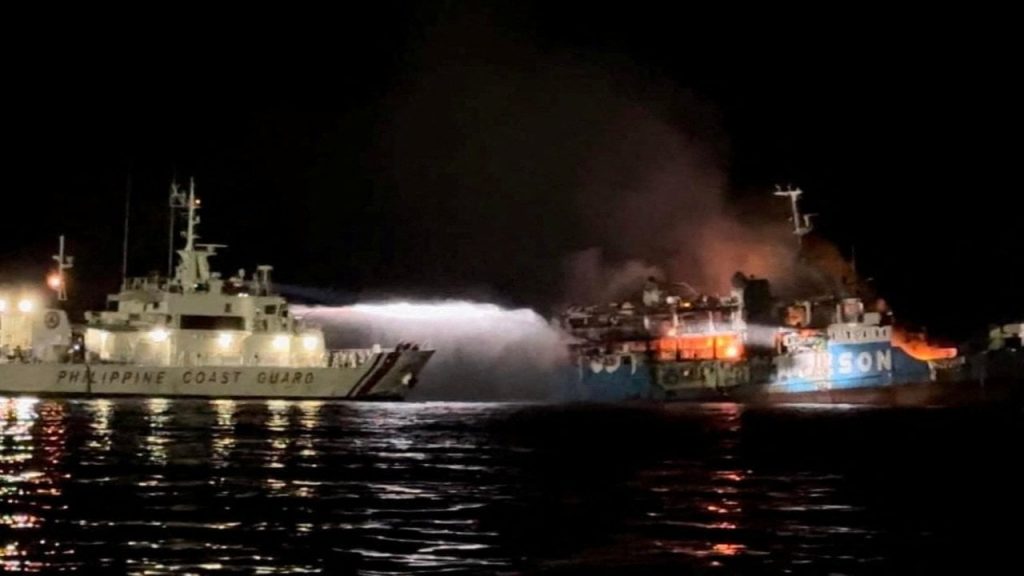 Filipinler'de feribot yangını: En az 28 kişi öldü