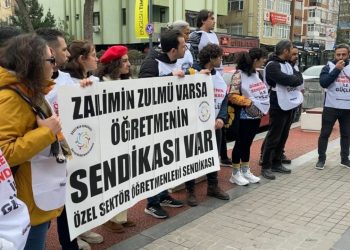 Final önünde protesto: Sendikaya üye olan öğretmen işten atıldı