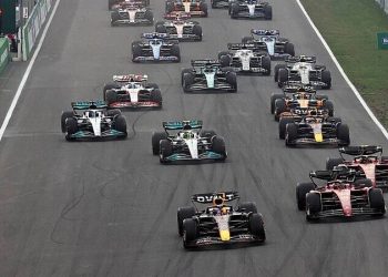 Formula 1, Bahreyn'de start alıyor