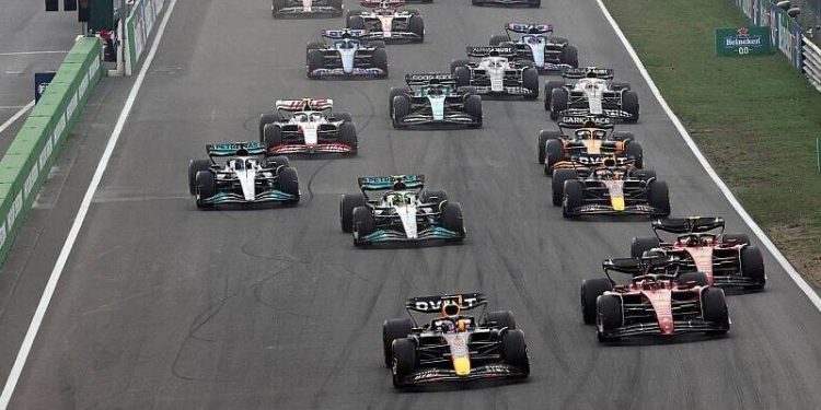 Formula 1, Bahreyn'de start alıyor