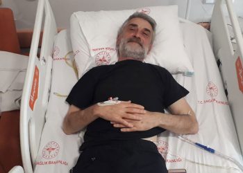  Fotoğrafçı Özcan Yaman hafriyat kamyonundan sarkan demir nedeniyle yaralandı