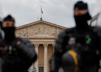 Fransa hükümetine karşı güvensizlik oylaması yapılacak