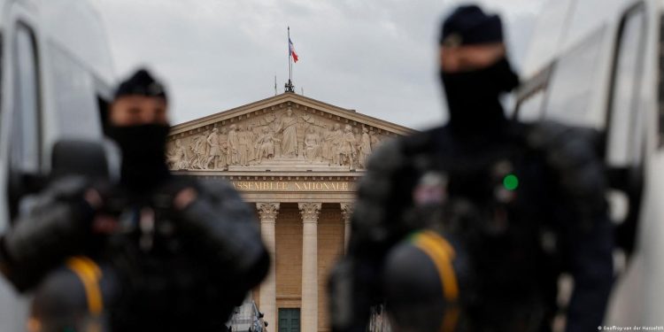Fransa hükümetine karşı güvensizlik oylaması yapılacak